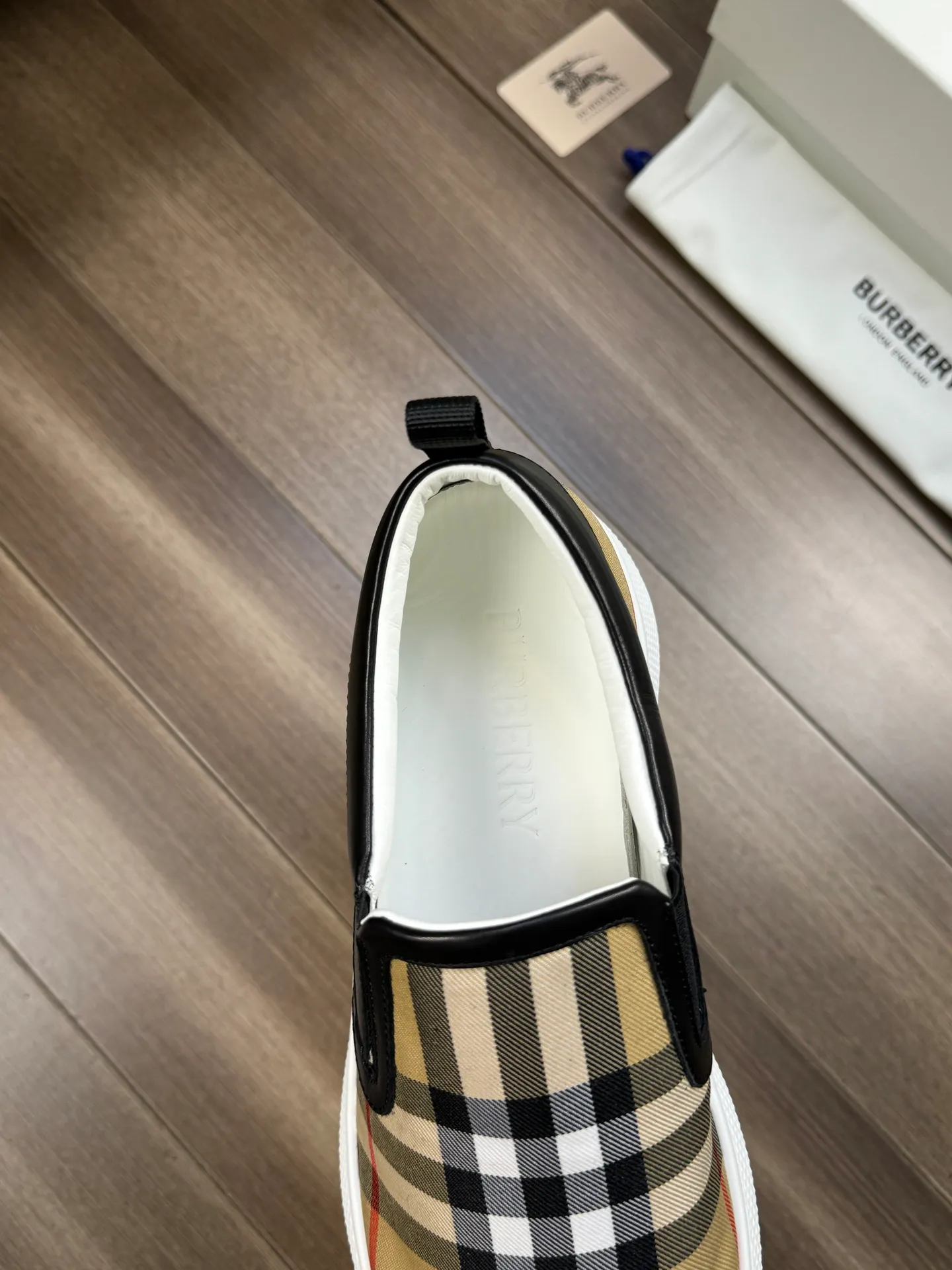 [BURBERRY] Burberry P360💰 - Original order 🔍🔍🔍 - Upper: imported 🔝 brand totem cloth, heel brand webbing decoration - Lining: water-dyed cowhide - Outsole: ultra-light rubber; two-color molded outsole - Super high quality control, fine workmanship: highlighted (high-end, extravagance, grade) -Size: 38-44 (Male 45, can be customized)